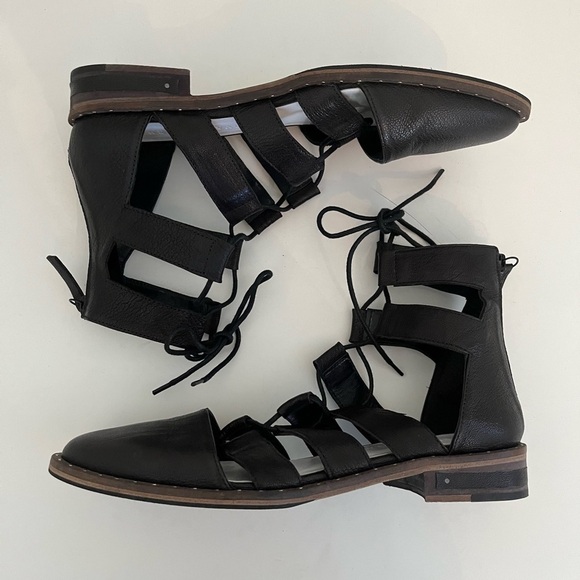 Freda Salvador Ghillie Lace Up Oxfords - Picture 7 of 12